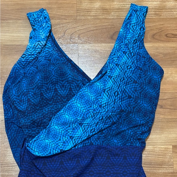 Lands End One Piece Swimsuit SlenderSuit Tummy Control Beachy Coastal Blue 18P - Picture 2 of 8